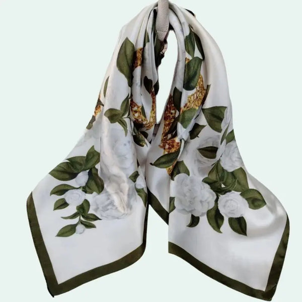Foulard carré pure soie motif floral vert