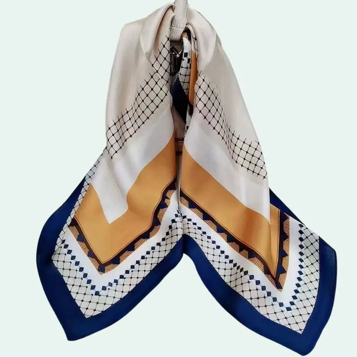 Foulard carré pure soie motif géométrique doré