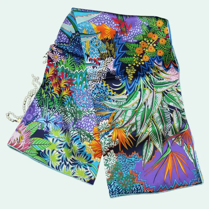 Foulard carré 100% soie de mûrier motif zèbre et plantes multicolore plié