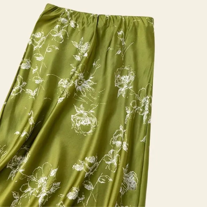 Haut d'une jupe florale trapèze kaki en soie de mûrier