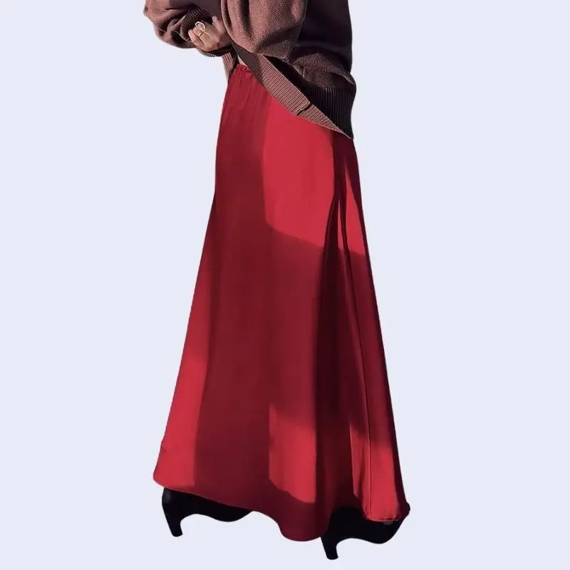 Modèle de profil portant une jupe longue coupe droite ajustable en acétate et élasthanne couleur bordeaux