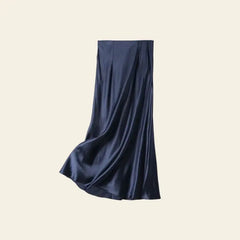 Jupe longue effet satiné en soie de mûrier couleur bleu nuit