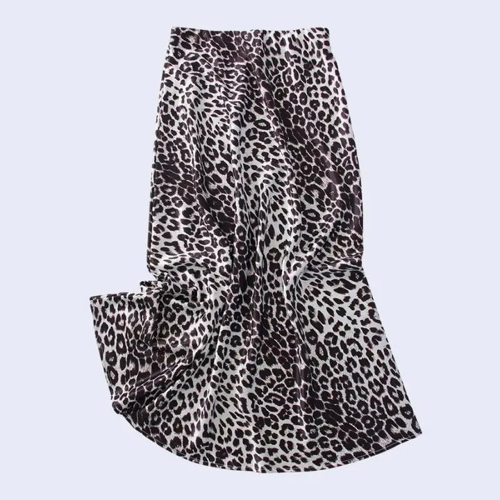 Jupe longue trapèze léopard en satin couleur blanche