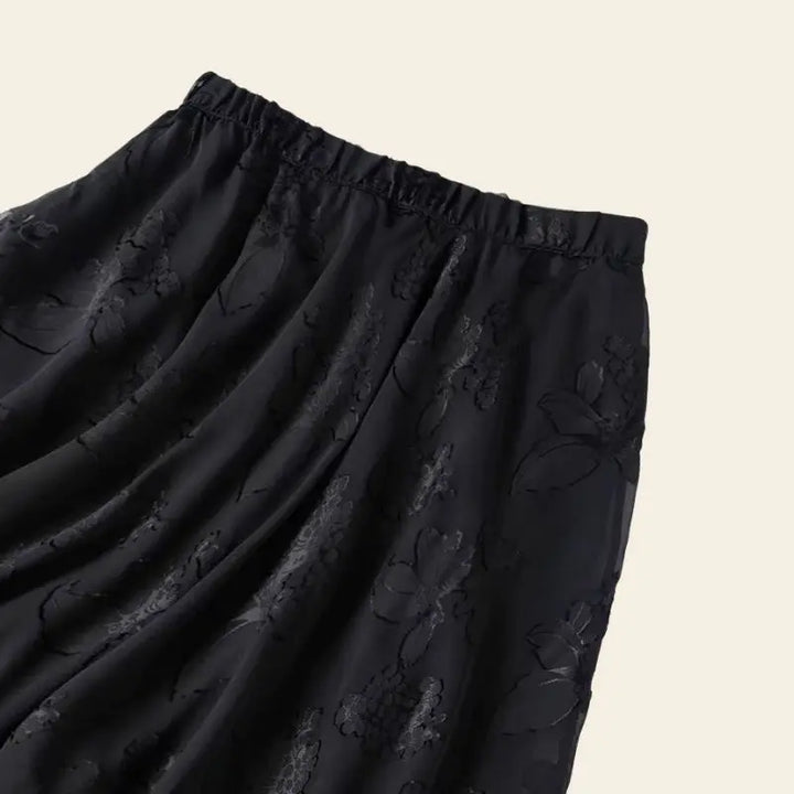 Haut d'une jupe mi-mollet décontractée motifs floraux en soie véritable couleur noire