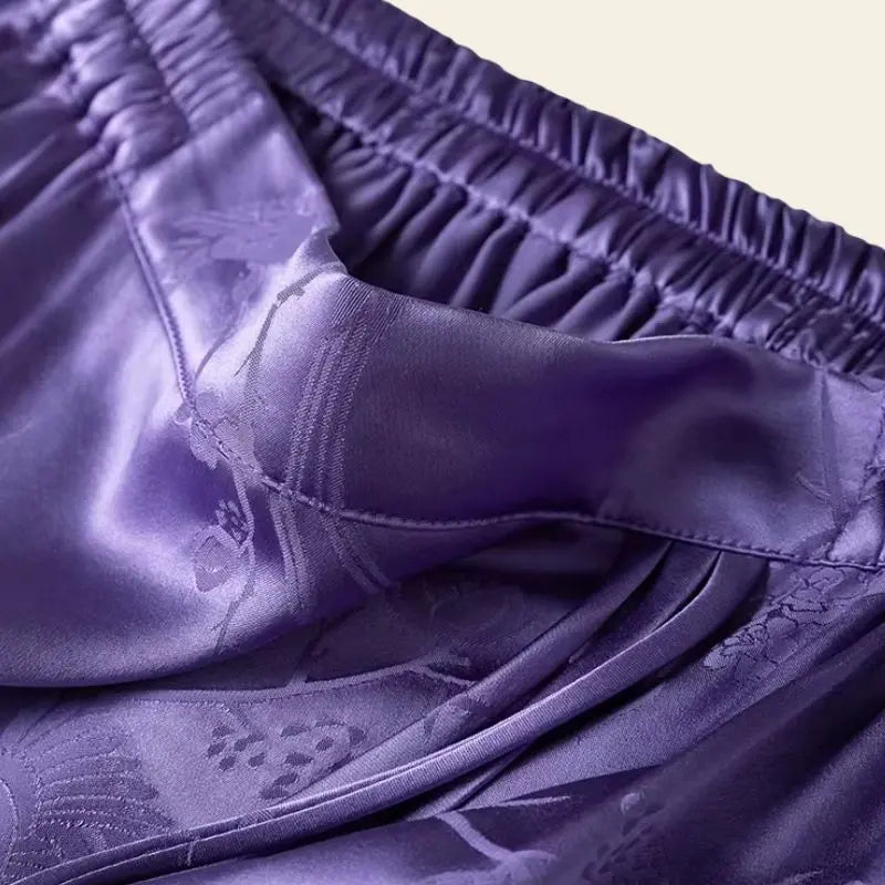 Zoom sur une jupe mi-mollet jacquard à cordon ajustable en soie véritable couleur violet