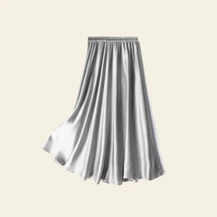 Jupe plissée unie effet satiné en soie véritable couleur argenté