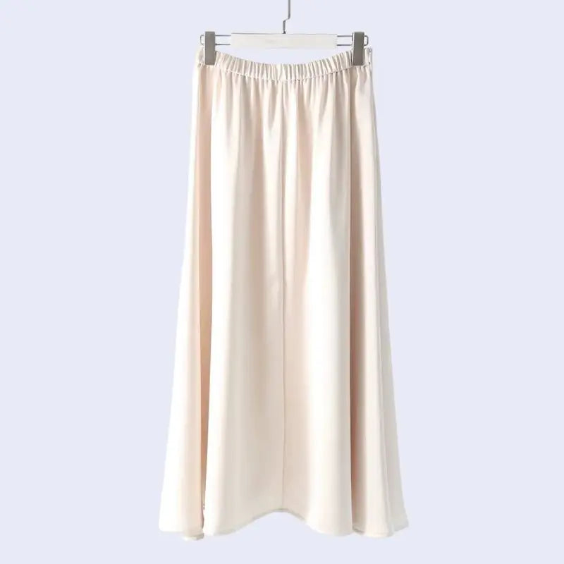 Jupe maxi trapèze brillante décontractée en satin couleur ivoire