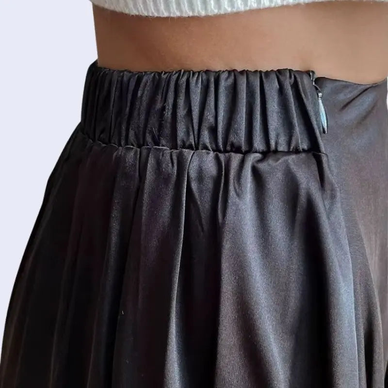 Haut de la jupe maxi trapèze brillante décontractée en satin noire