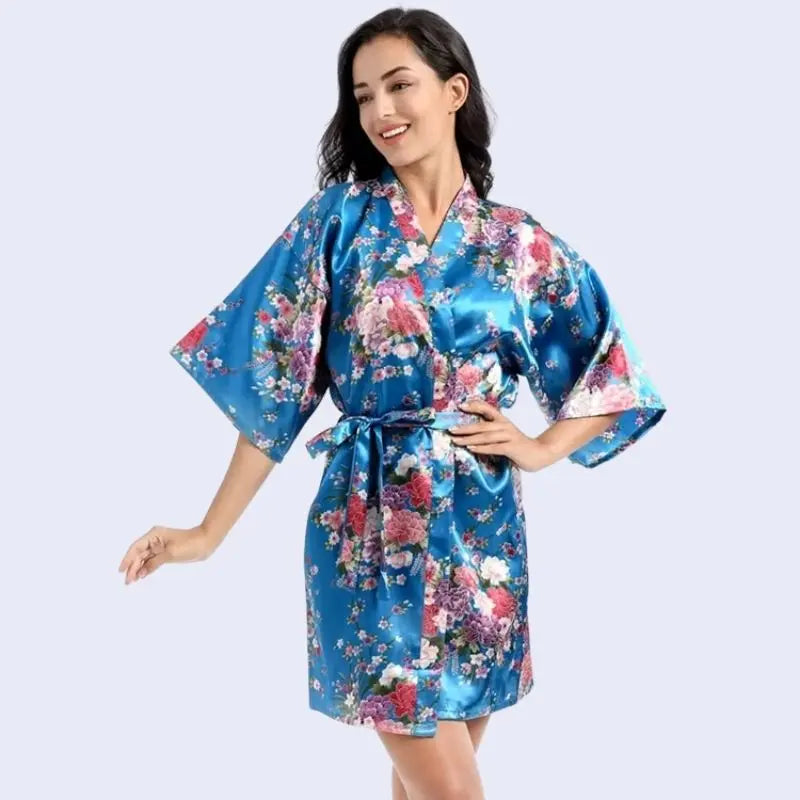 Kimono court brillant imprimé floral en satin couleur bleu turquoise