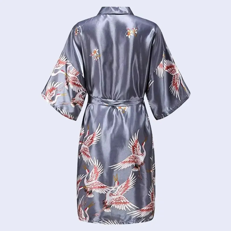 Dos d'un kimono court brillant motif oiseau en satin couleur argenté