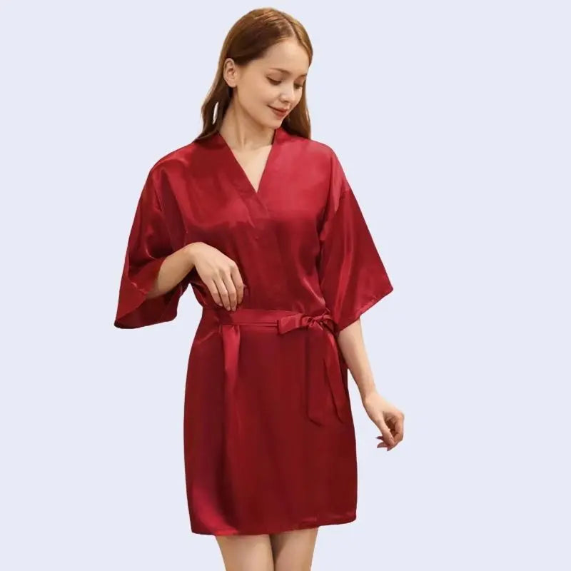 Kimono court brillant uni en satin couleur bordeaux
