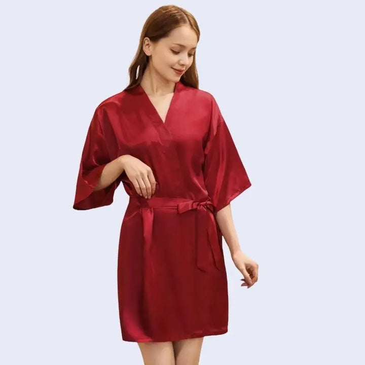Kimono court brillant uni en satin couleur bordeaux