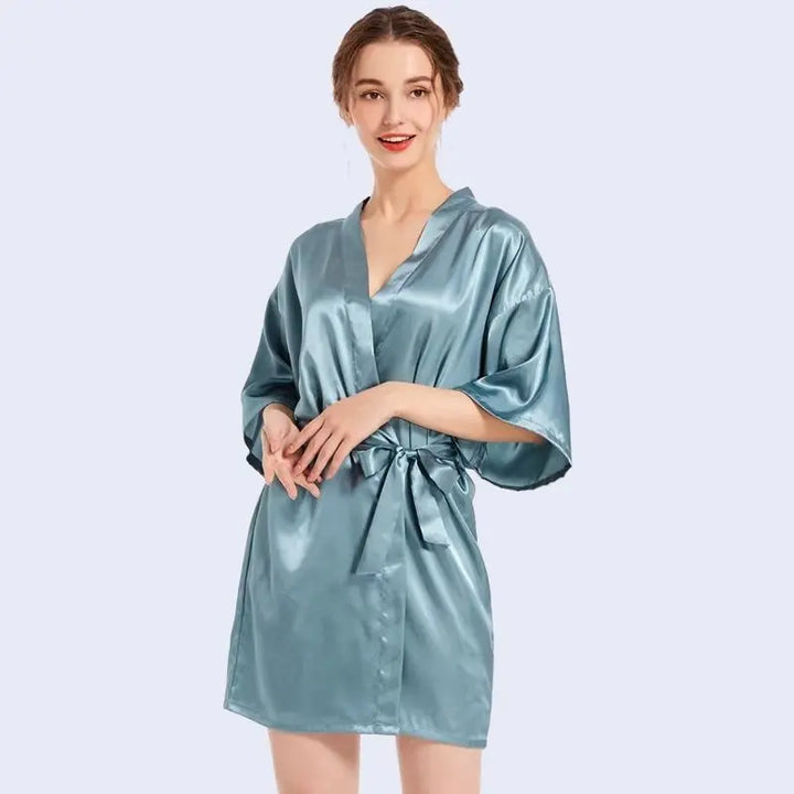 Kimono court brillant uni en satin couleur brume