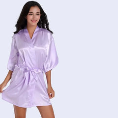 Kimono court brillant uni en satin couleur lila