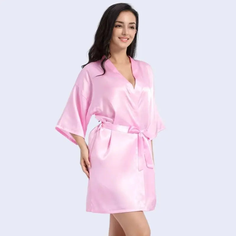 Kimono court brillant uni en satin couleur rose