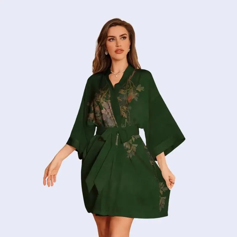 Kimono court motifs floraux en satin couleur vert forêt