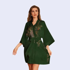 Kimono court motifs floraux en satin couleur vert forêt