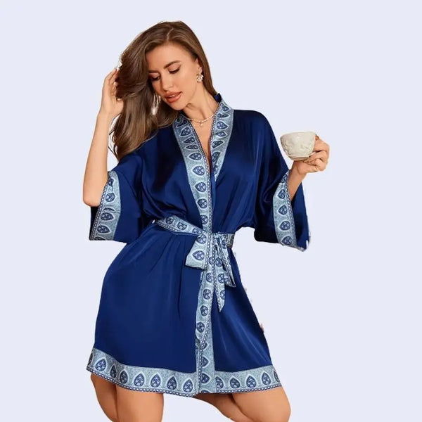 Kimono court uni avec ceinture à motifs en satin couleur bleu marine