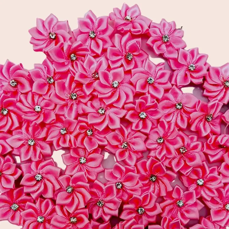 Mini-fleurs en satin avec strass rose