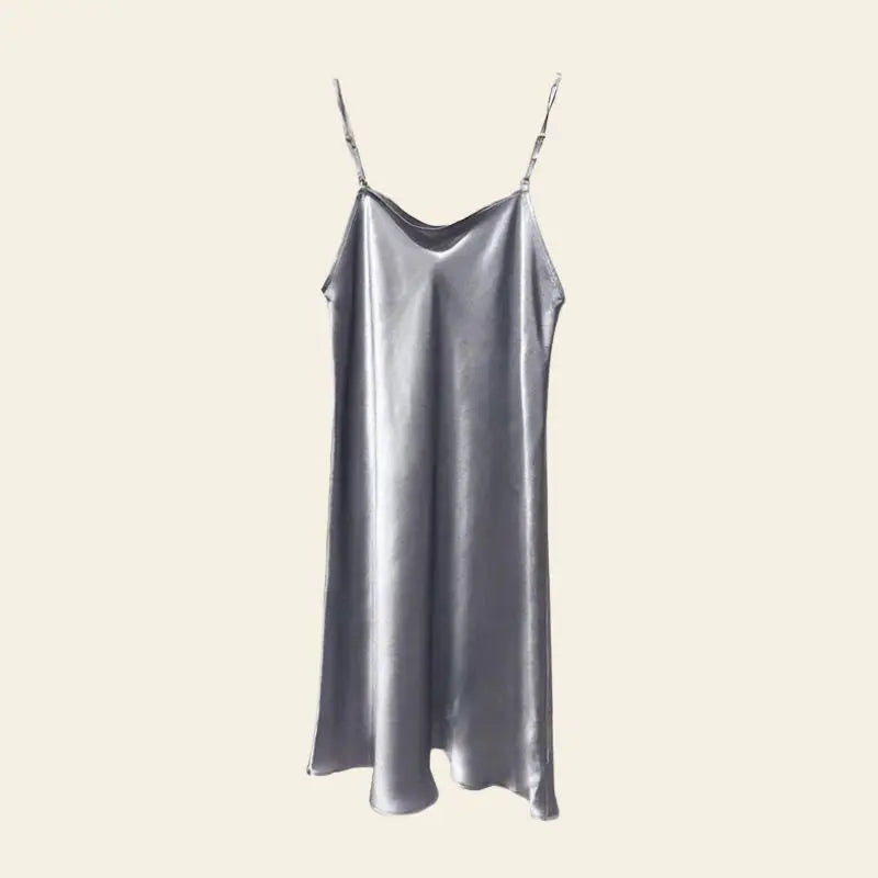 Mini-robe brillante à bretelles fines 100% soie couleur argenté