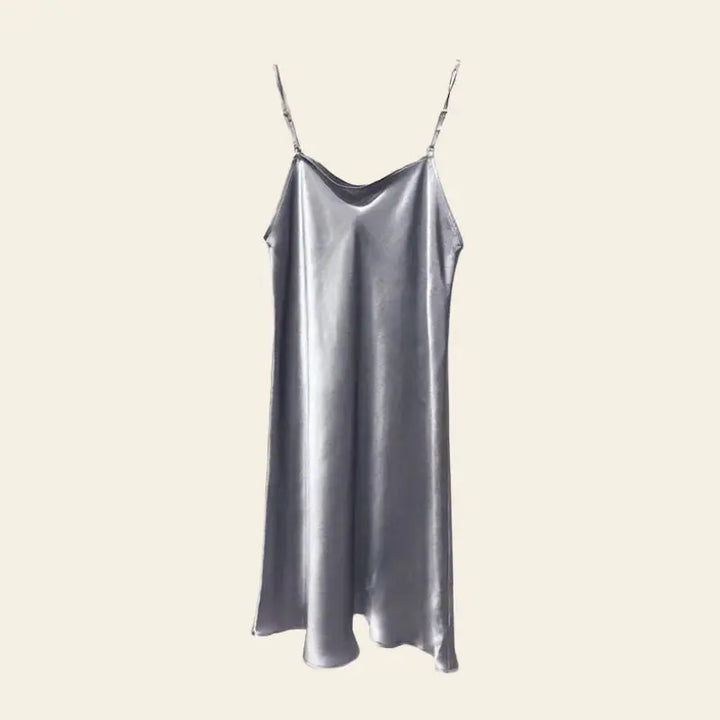 Mini-robe brillante à bretelles fines 100% soie couleur argenté
