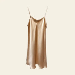 Mini-robe brillante à bretelles fines 100% soie couleur beige