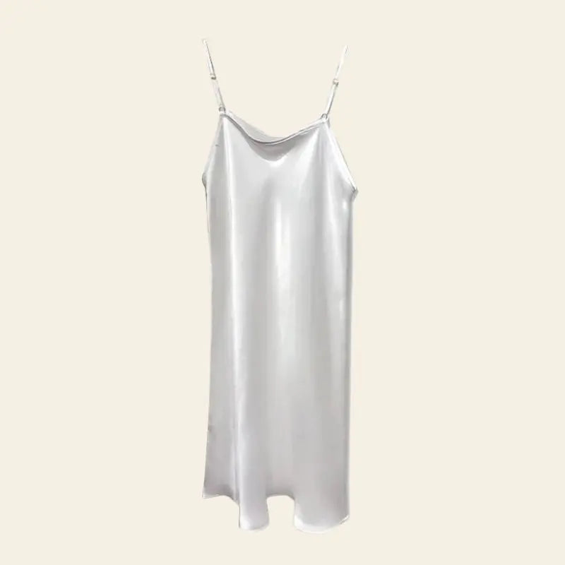 Mini-robe brillante à bretelles fines 100% soie couleur blanche