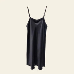 Mini-robe brillante à bretelles fines 100% soie couleur noire