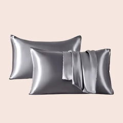Paire de taies d'oreiller en satin couleur argenté