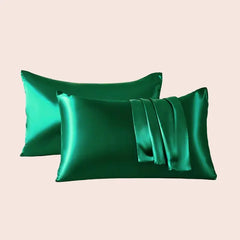 Paire de taies d'oreiller en satin couleur vert émeraude