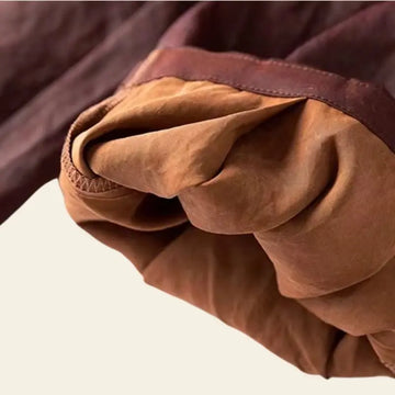 Ourlet du pantalon brun en soie de mûrier naturelle avec poches