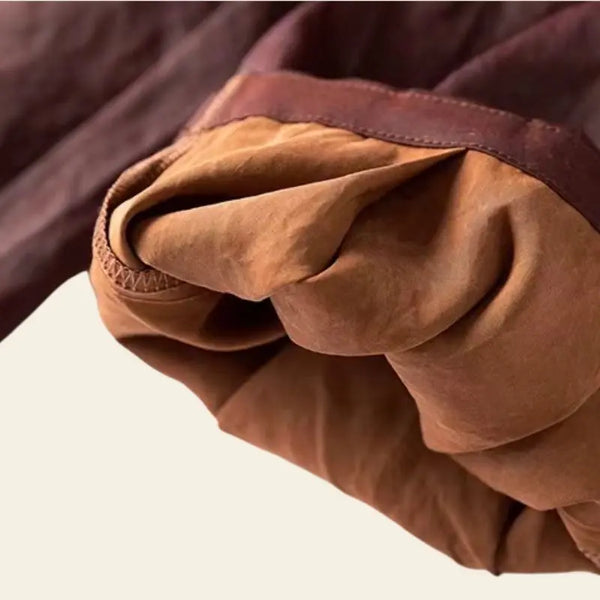 Ourlet du pantalon brun en soie de mûrier naturelle avec poches