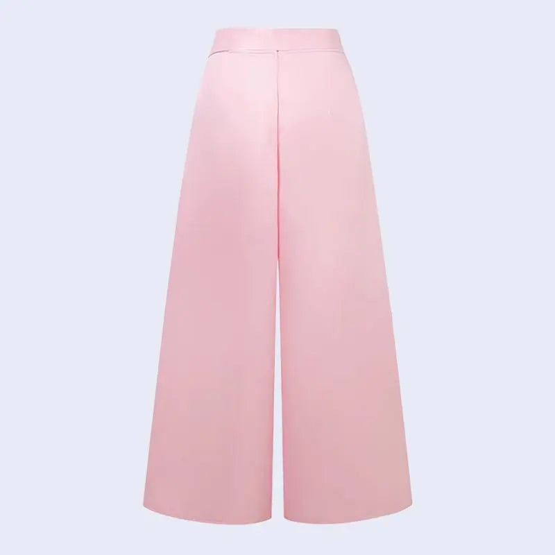 Arrière d'un pantalon large plissé avec fermeture zip en satin couleur rose