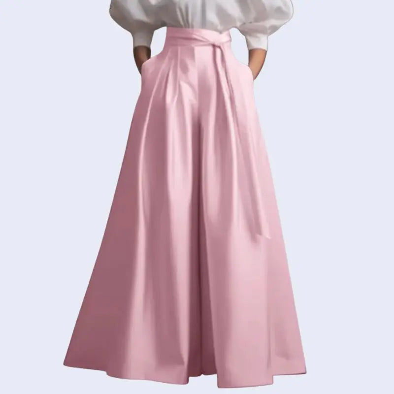 Mannequin portant un pantalon large plissé avec fermeture zip en satin couleur rose