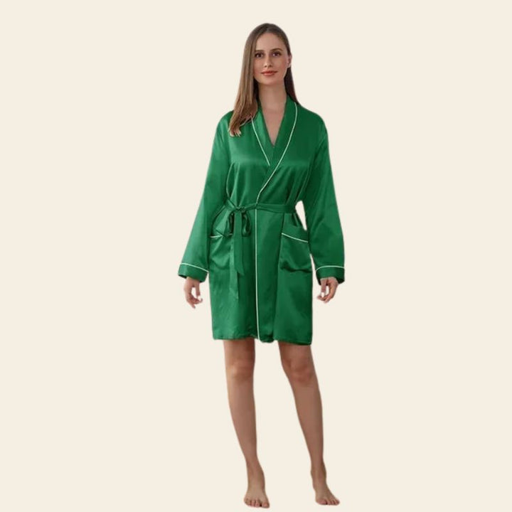 Peignoir court manches longues avec liseré blanc en soie de mûrier vert