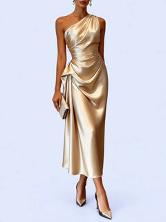 Robe cocktail plissée asymétrique en satin l Satin Lifestyle