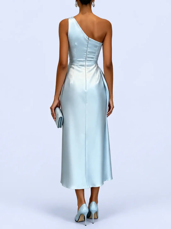 Robe cocktail plissée asymétrique en satin l Satin Lifestyle