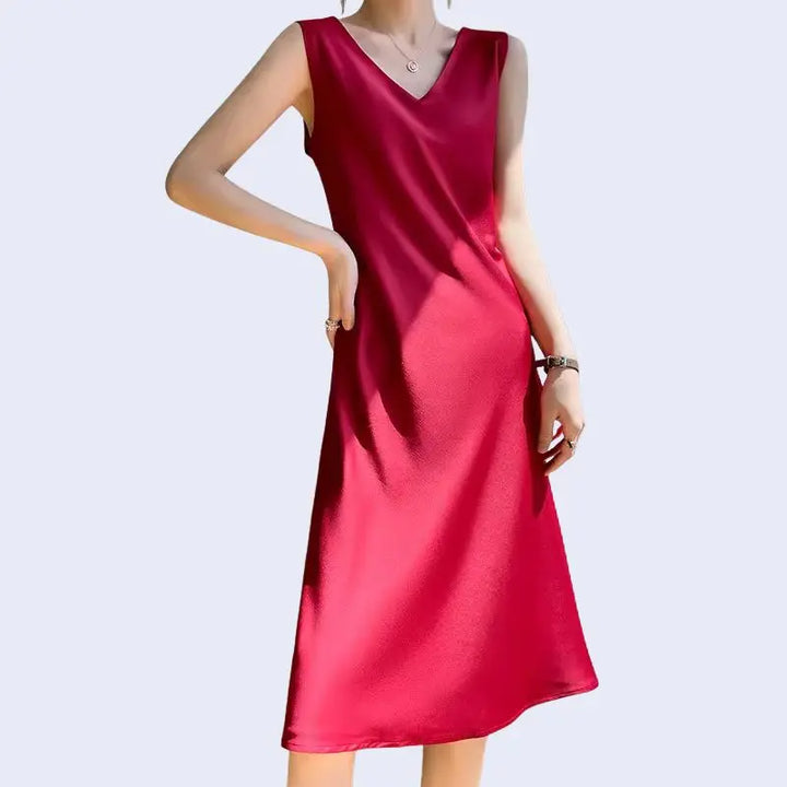 Robe élégante unie sans manches en satin rouge