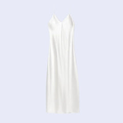 Robe longue à bretelles fines en satin blanc