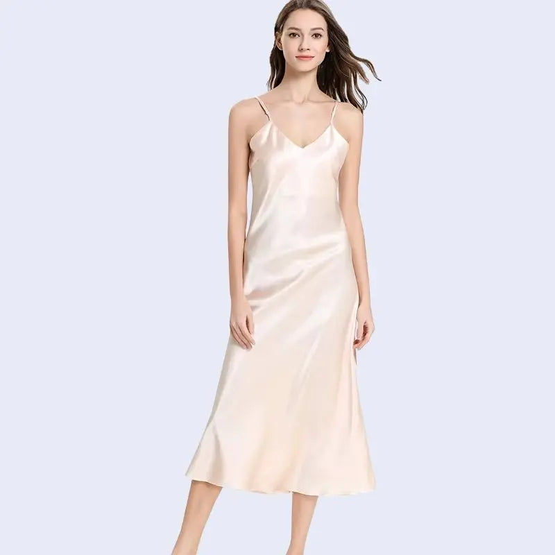 Robe longue élégante unie en satin couleur champagne