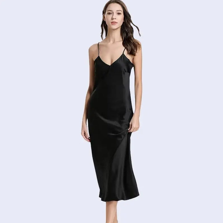 Robe longue élégante unie en satin couleur noire