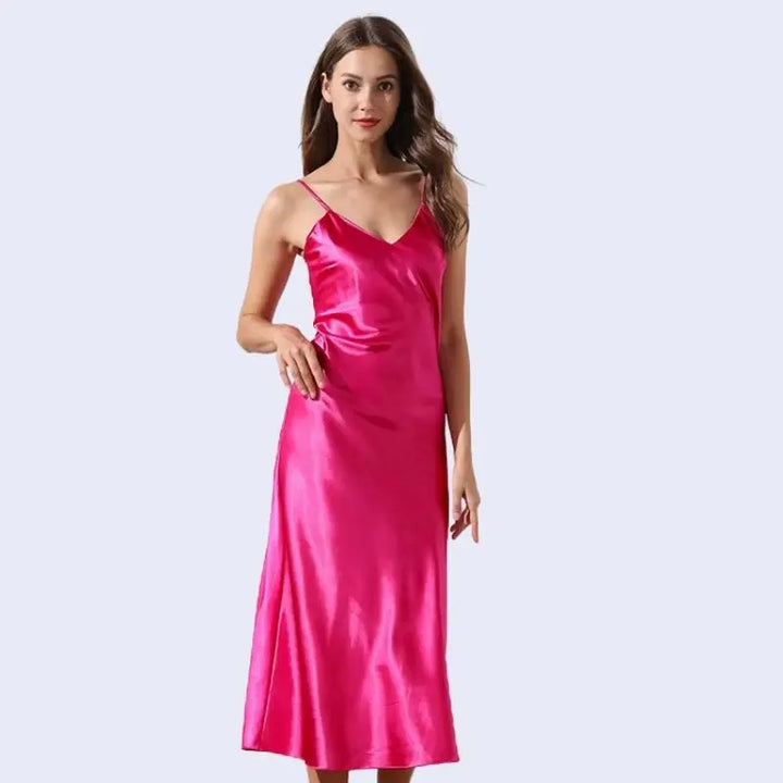Robe longue élégante unie en satin couleur rose fushia