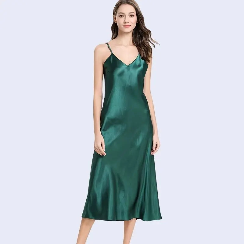 Robe longue élégante unie en satin couleur verte