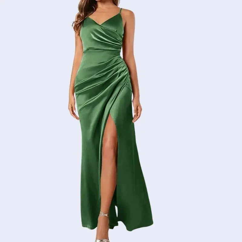 Robe longue en satin fendue avec bretelles fines couleur verte