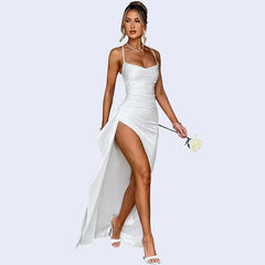 Robe longue fendue dos nu en satin blanc