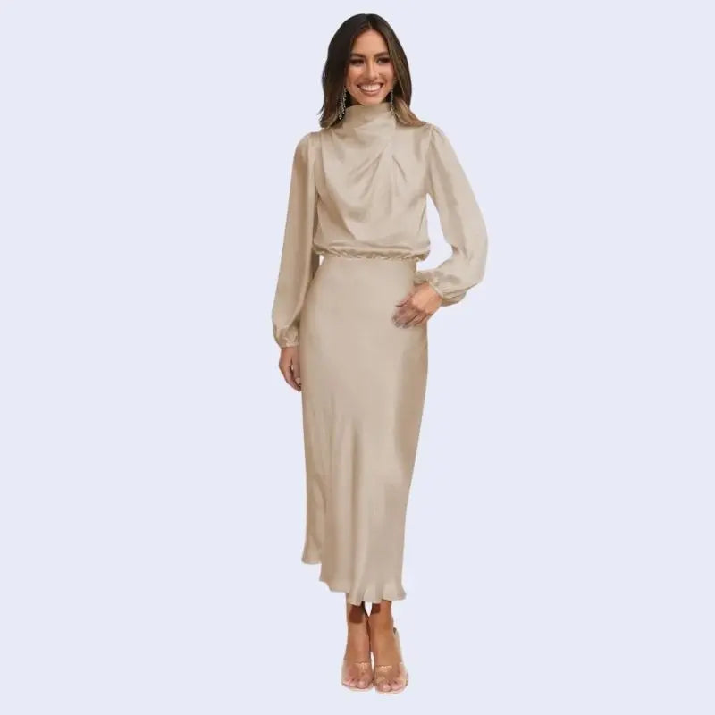 Robe longue manches bouffantes et col montant en satin beige