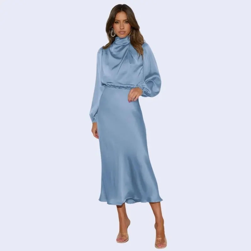 Robe longue manches bouffantes et col montant en satin bleu ciel
