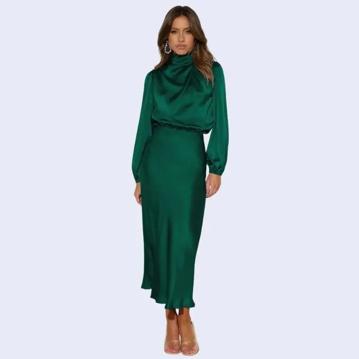 Robe longue manches bouffantes et col montant en satin vert forêt