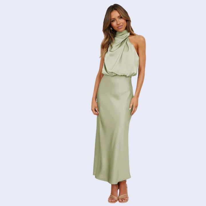 Robe longue sans manches col montant en satin couleur vert céladon