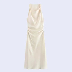 Robe longue sans manches effet plissée en satin couleur crème